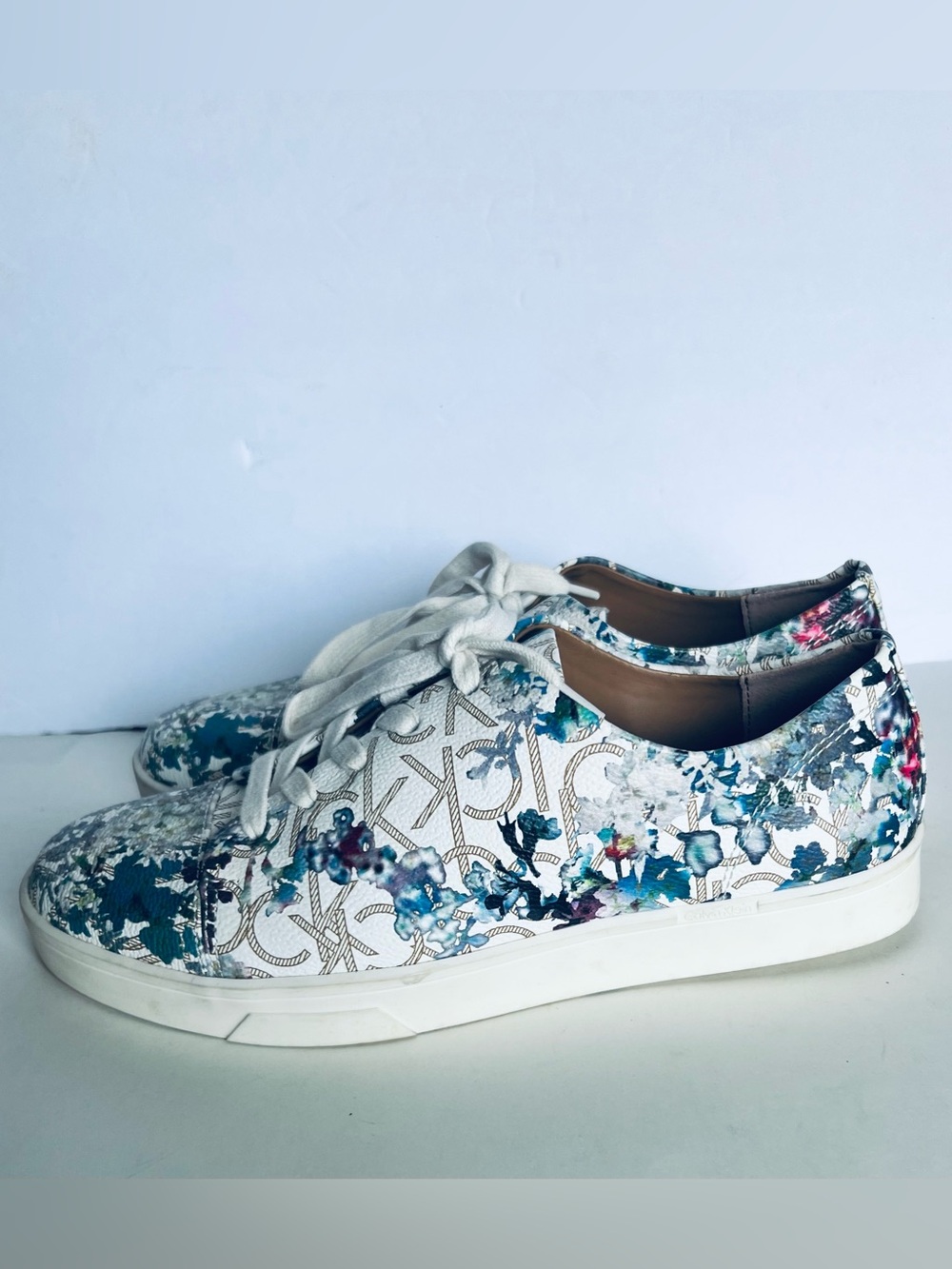 Calvin Klein Sz 7.5 Floral Logo White & Teal Sneakers for Women
